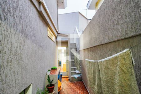 Casa à venda com 70m², 2 quartos e 2 vagas Casa à venda com 70m², 2 quartos e 2 vagasCorredor lateral