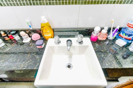 Casa à venda com 70m², 2 quartos e 2 vagas Casa à venda com 70m², 2 quartos e 2 vagasBanheiro