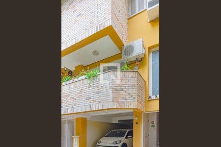 Casa à venda com 159m², 3 quartos e 2 vagasFachada