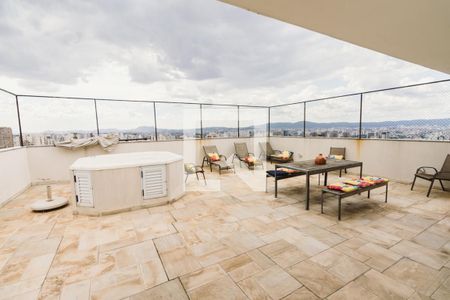 Apartamento à venda com 335m², 4 quartos e 6 vagas Apartamento à venda com 335m², 4 quartos e 6 vagasTerraço