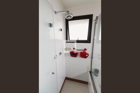 Apartamento à venda com 335m², 4 quartos e 6 vagas Apartamento à venda com 335m², 4 quartos e 6 vagasBanheiro da Suíte 1 Chuveiro
