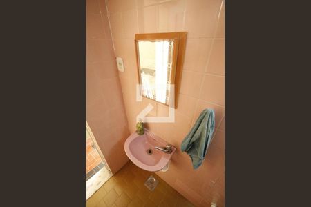 Casa à venda com 200m², 5 quartos e 2 vagasBanheiro de Serviço - Torneira