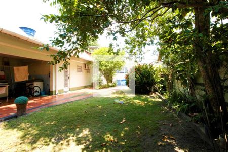 Casa à venda com 200m², 5 quartos e 2 vagasQuintal e Jardim Posterior