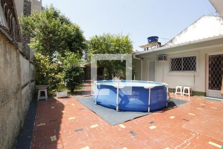 Casa à venda com 200m², 5 quartos e 2 vagasQuintal e Jardim Posterior