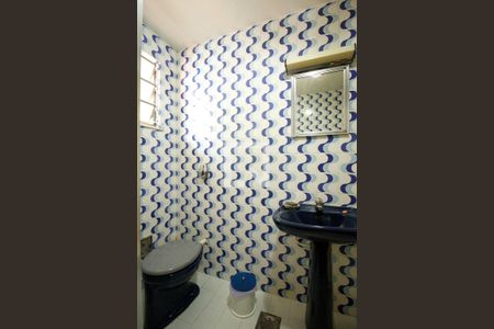 Casa à venda com 200m², 5 quartos e 2 vagasDetalhe do Banheiro da Suíte 2