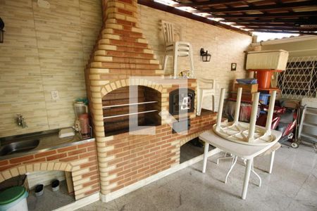 Casa à venda com 200m², 5 quartos e 2 vagasChurrasqueira