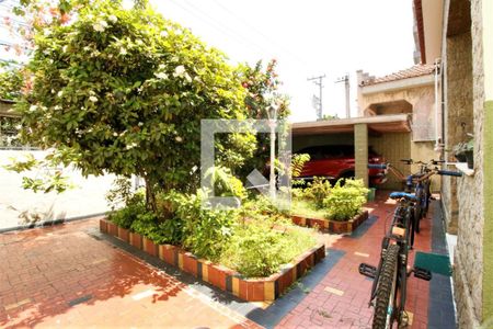 Casa à venda com 200m², 5 quartos e 2 vagasQuintal e Jardim Frontal