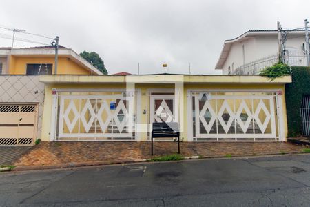 Casa à venda com 266m², 3 quartos e 3 vagas Casa à venda com 266m², 3 quartos e 3 vagasFachada