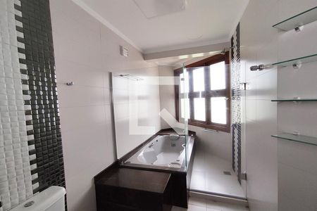 Apartamento à venda com 253m², 3 quartos e 2 vagas Apartamento à venda com 253m², 3 quartos e 2 vagasBanheiro da Suíte