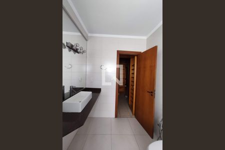 Apartamento à venda com 253m², 3 quartos e 2 vagas Apartamento à venda com 253m², 3 quartos e 2 vagasBanheiro da Suíte