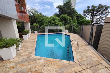 Apartamento à venda com 253m², 3 quartos e 2 vagas Apartamento à venda com 253m², 3 quartos e 2 vagasÁrea comum - Piscina