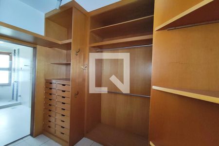 Apartamento à venda com 253m², 3 quartos e 2 vagas Apartamento à venda com 253m², 3 quartos e 2 vagasCloset da suíte