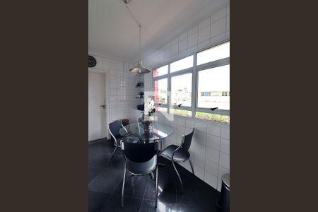 Apartamento à venda com 130m², 3 quartos e 2 vagasCopa