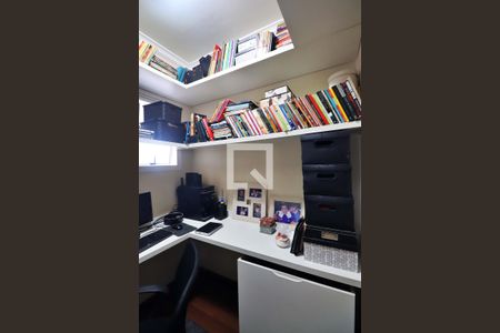 Apartamento à venda com 130m², 3 quartos e 2 vagasEscritório