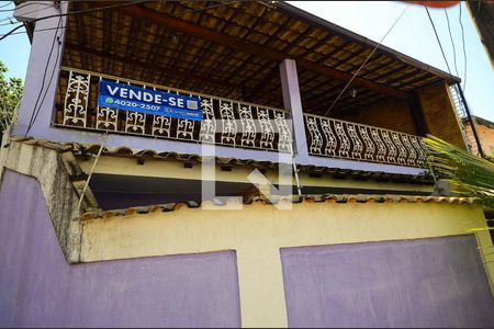 Casa à venda com 300m², 3 quartos e 1 vaga Casa à venda com 300m², 3 quartos e 1 vagaFachada