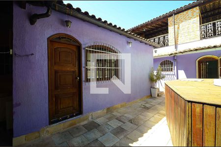 Casa à venda com 300m², 3 quartos e 1 vaga Casa à venda com 300m², 3 quartos e 1 vagaQuintal