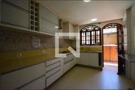 Casa à venda com 300m², 3 quartos e 1 vaga Casa à venda com 300m², 3 quartos e 1 vagaCozinha