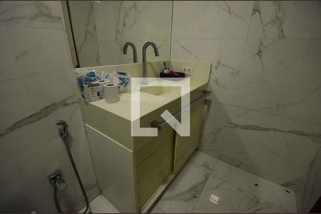 Casa à venda com 300m², 3 quartos e 1 vaga Casa à venda com 300m², 3 quartos e 1 vagaBanheiro Social