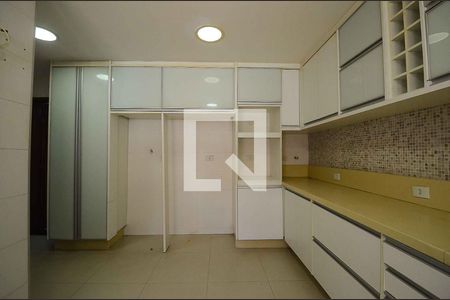 Casa à venda com 300m², 3 quartos e 1 vaga Casa à venda com 300m², 3 quartos e 1 vagaCozinha - Armários