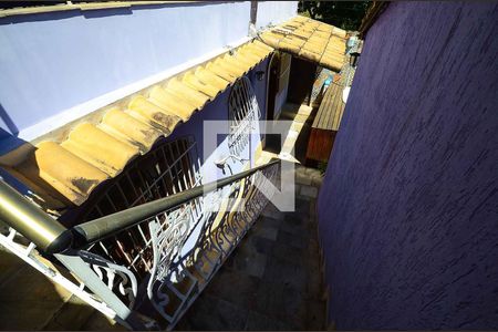 Casa à venda com 300m², 3 quartos e 1 vaga Casa à venda com 300m², 3 quartos e 1 vagaEscada