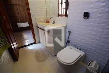 Casa à venda com 300m², 3 quartos e 1 vaga Casa à venda com 300m², 3 quartos e 1 vagaBanheiro da Suíte