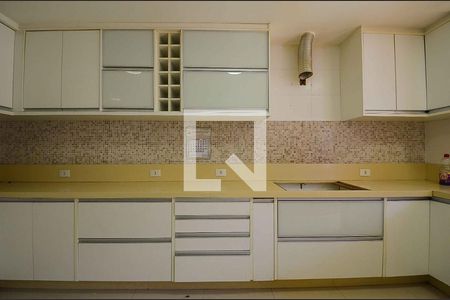 Casa à venda com 300m², 3 quartos e 1 vaga Casa à venda com 300m², 3 quartos e 1 vagaCozinha - Armários