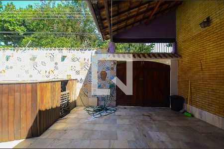 Casa à venda com 300m², 3 quartos e 1 vaga Casa à venda com 300m², 3 quartos e 1 vagaGaragem