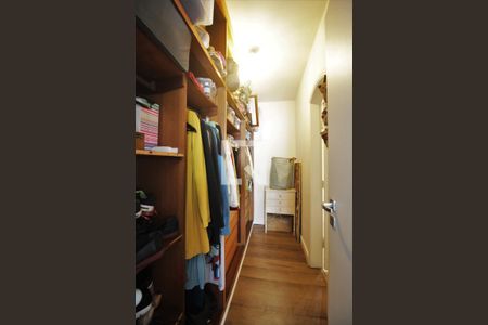 Casa à venda com 260m², 4 quartos e 4 vagasCloset