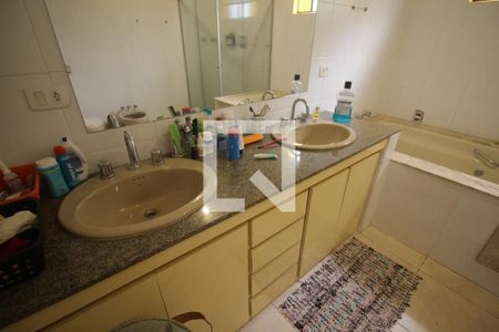 Casa à venda com 260m², 4 quartos e 4 vagasPia