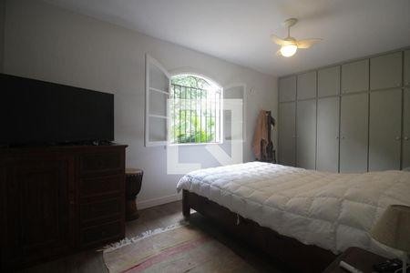 Casa à venda com 260m², 4 quartos e 4 vagasSuíte 1