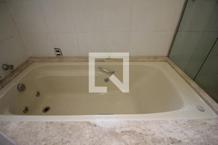 Casa à venda com 260m², 4 quartos e 4 vagasBanheira