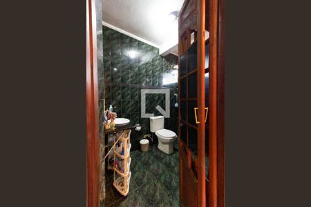 Casa à venda com 205m², 5 quartos e 6 vagasBanheiro Suíte 1 fundos