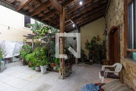 Casa à venda com 205m², 5 quartos e 6 vagasQuintal