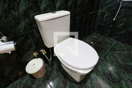 Casa à venda com 205m², 5 quartos e 6 vagasBanheiro Suíte 1 fundos