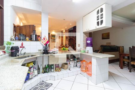 Casa à venda com 205m², 5 quartos e 6 vagasCozinha fundos