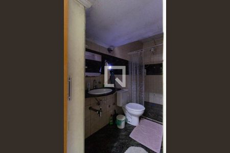 Casa à venda com 205m², 5 quartos e 6 vagasBanheiro Suíte 2 fundos