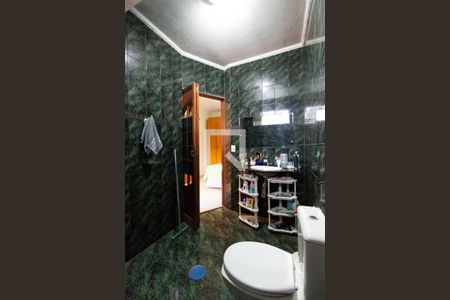 Casa à venda com 205m², 5 quartos e 6 vagasBanheiro Suíte 1 fundos