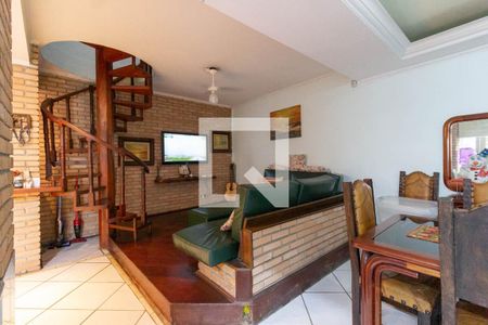 Casa à venda com 205m², 5 quartos e 6 vagasSala fundos