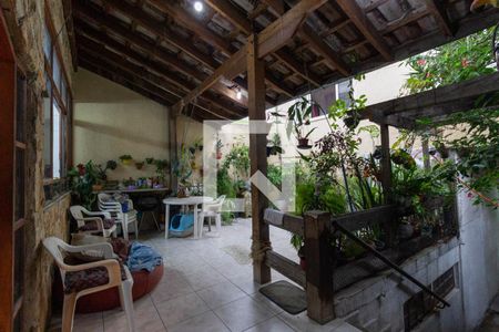 Casa à venda com 205m², 5 quartos e 6 vagasQuintal