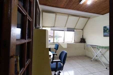 Casa à venda com 205m², 5 quartos e 6 vagasQuarto fundos