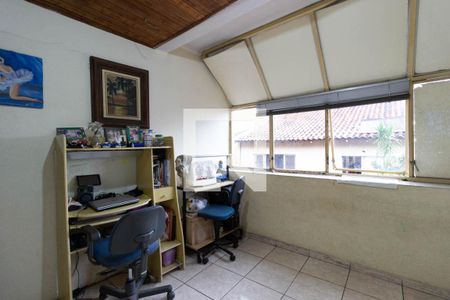 Casa à venda com 205m², 5 quartos e 6 vagasQuarto fundos