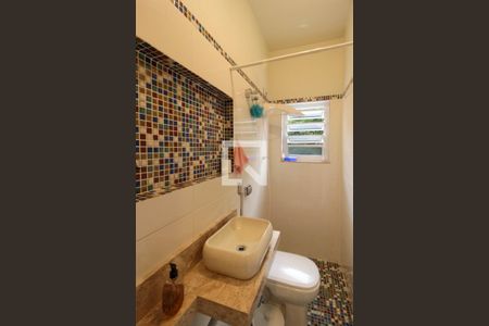 Casa à venda com 199m², 3 quartos e 2 vagas Casa à venda com 199m², 3 quartos e 2 vagasBanheiro de serviço