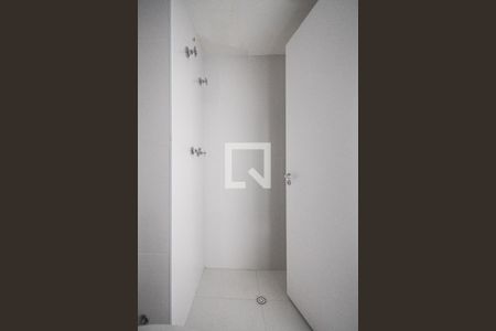 Banheiro de apartamento para alugar com 1 quarto, 33m² em Pinheiros, São Paulo