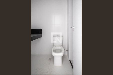 Banheiro de apartamento para alugar com 1 quarto, 33m² em Pinheiros, São Paulo