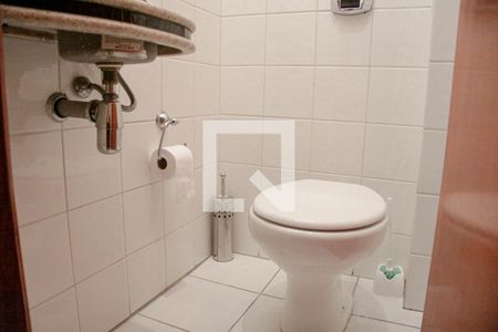 Casa de condomínio para alugar com 130m², 2 quartos e 4 vagas Casa de condomínio para alugar com 130m², 2 quartos e 4 vagasBanheiro social