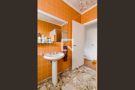 Casa à venda com 377m², 4 quartos e 4 vagas Casa à venda com 377m², 4 quartos e 4 vagasBanheiro da suíte 2