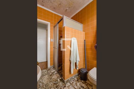 Casa à venda com 377m², 4 quartos e 4 vagas Casa à venda com 377m², 4 quartos e 4 vagasBanheiro da suíte 2