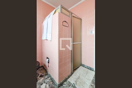 Casa à venda com 377m², 4 quartos e 4 vagas Casa à venda com 377m², 4 quartos e 4 vagasBanheiro da suíte 1