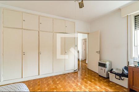 Casa à venda com 377m², 4 quartos e 4 vagas Casa à venda com 377m², 4 quartos e 4 vagasQuarto 4