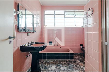 Casa à venda com 377m², 4 quartos e 4 vagas Casa à venda com 377m², 4 quartos e 4 vagasBanheiro da suíte 1